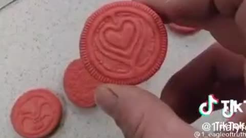 Oreo why are you allowing this to be on the cookies