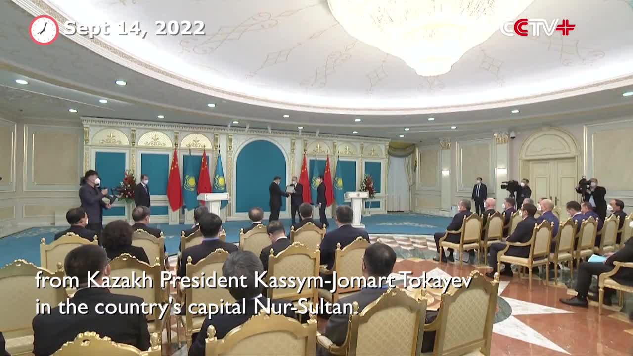 Chinese President Xi Jinping Receives Order of Altyn Kyran from Kazakh President