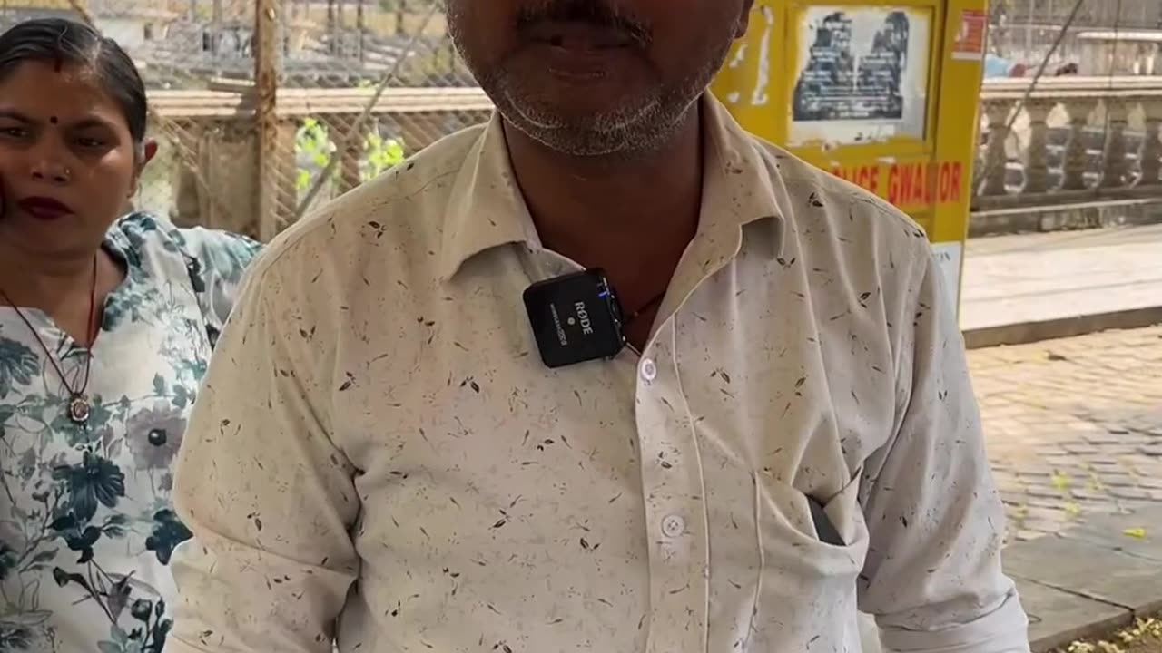 Kejriwal selling chat in street india