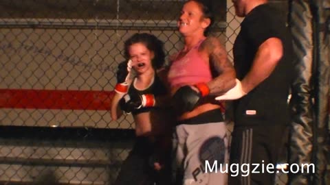 Right in the Face MOM!! LOL ,, Funny Fights