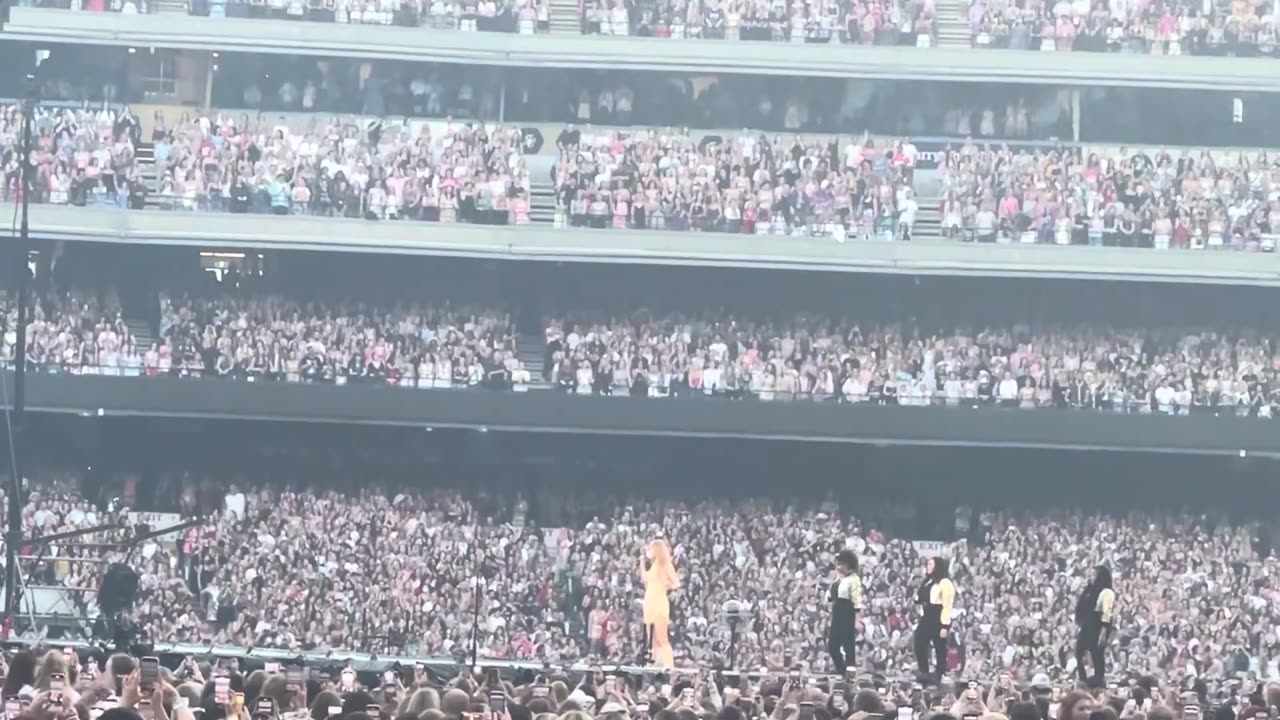 Taylor Swift - Love Story, live in Melbourne MCG Australia Feb 16 2024 Fearless