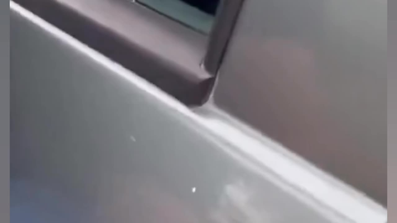 I have forgotten the key in the car, how to open the door, watch the full video.