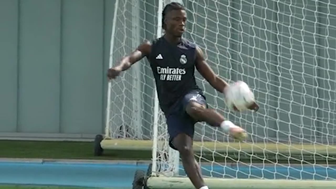 Bellingham, Camavinga and Tchouameni Training together