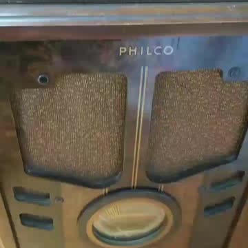 Old tube radio turns on