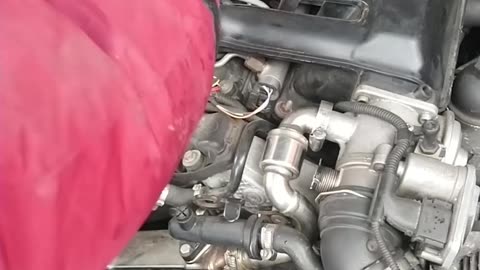 How to remove the intake manifold from a BMW X5 E70 with M57 diesel engine?