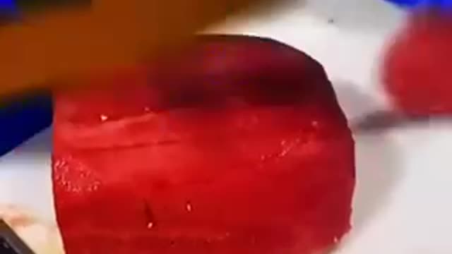 Cut the watermeloCut watermelon