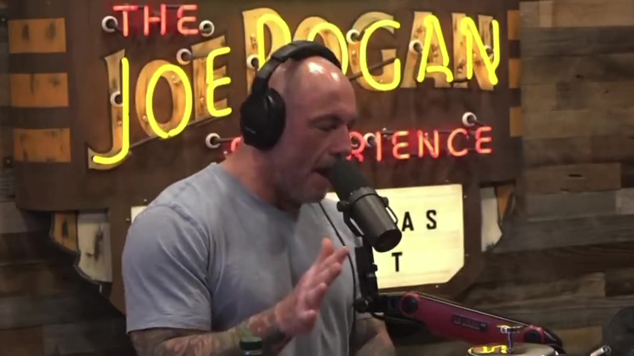 Joe Rogan Asks What We're All Thinking 💉💉💉