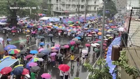 Thousands of visitors flock at Manila North Cemetery on All Souls’ Day