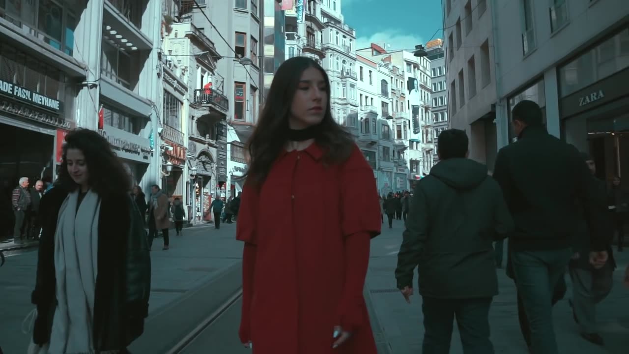 BRIANNA_-_Lost_in_Istanbul_(by_Monoir)_[Official_Video](1080p)