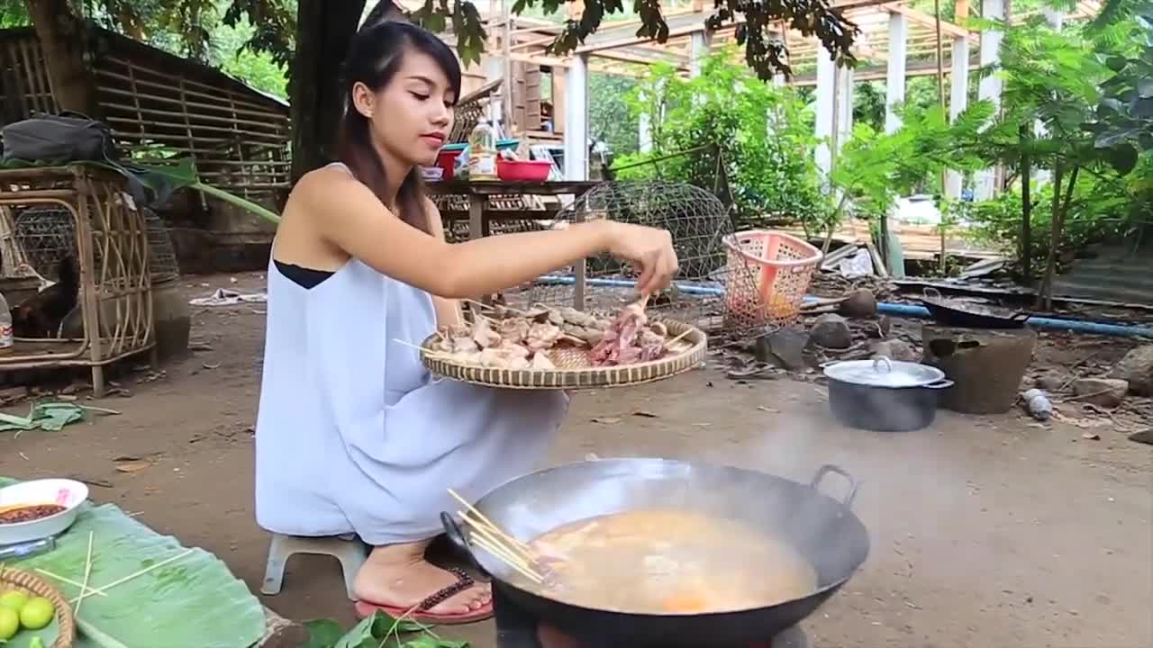 Yummy cooking soup of pork recipe _ Cooking skills _ Khmer Survival Skills