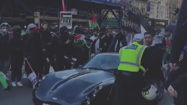 Migranter skapar kaos mitt i London