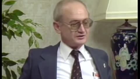 Yury Bezmenov formatore propagandistico KGB :Siete stati educati ad essere "Demoralizzati"