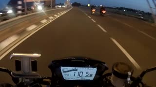 Chevrolet Corvette C8 Stingray vs Suzuki sv650x