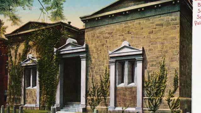 The Secrets Of Skull And Bones Secret Society DOCUMENTARIO parla delle credenze soprannaturali e paranormali (come stregoneria, lupi mannari, magia e vampiri) e pratiche occulte dell'Europa centrale adottati dal regime sionazista
