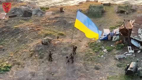 The Ukrainian military installed the flag of Ukraine on Snake Island