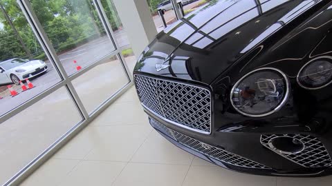 BENTLEY LOOK AROUND WITH MY BEST FRIEND SEAN! MY SALE GUY INVITED US TO COME IN TO MAKE THIS VIDEO