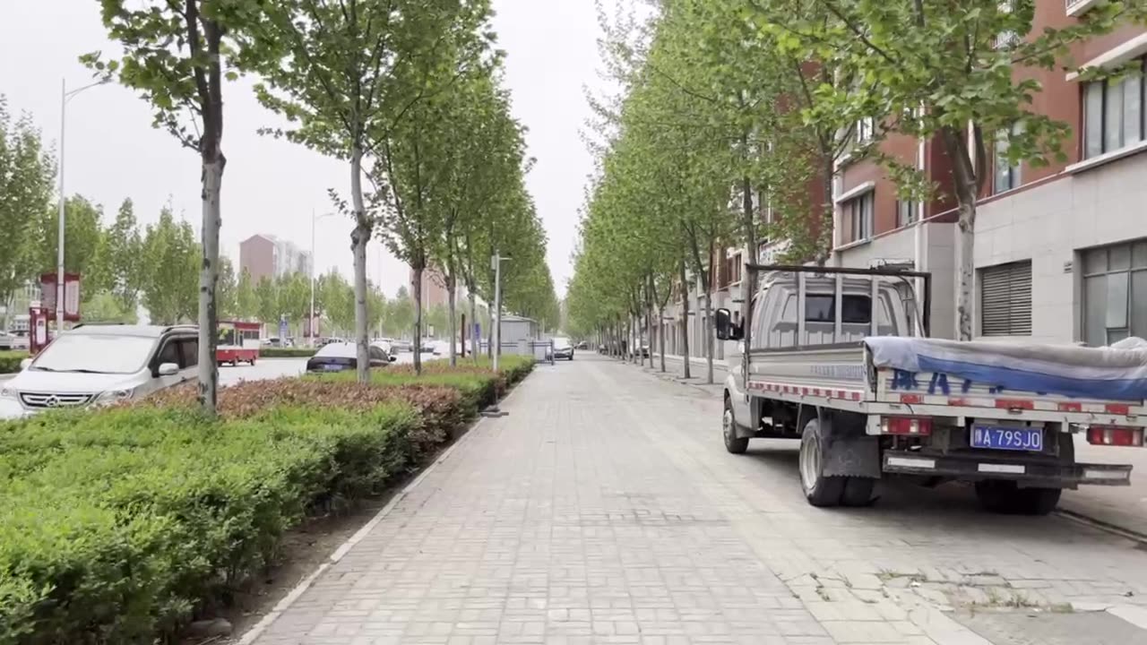 Come walk the streets of New Zhengzhou with my sister