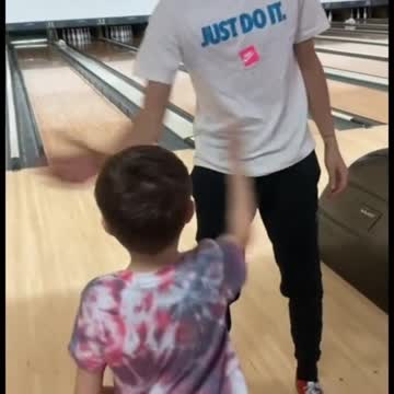 Smoothest handshake ever 😳🤣