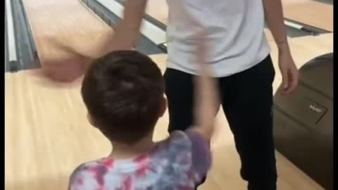 Smoothest handshake ever 😳🤣