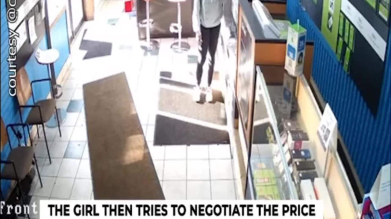 WATCH!!! This girl try to steal but it goes horribly wrong!! EMBARRASSING!