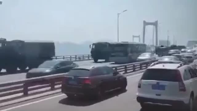 Convoy of PLA military equipment was spotted on the bridge between Xiamen Island and mainland Fujian