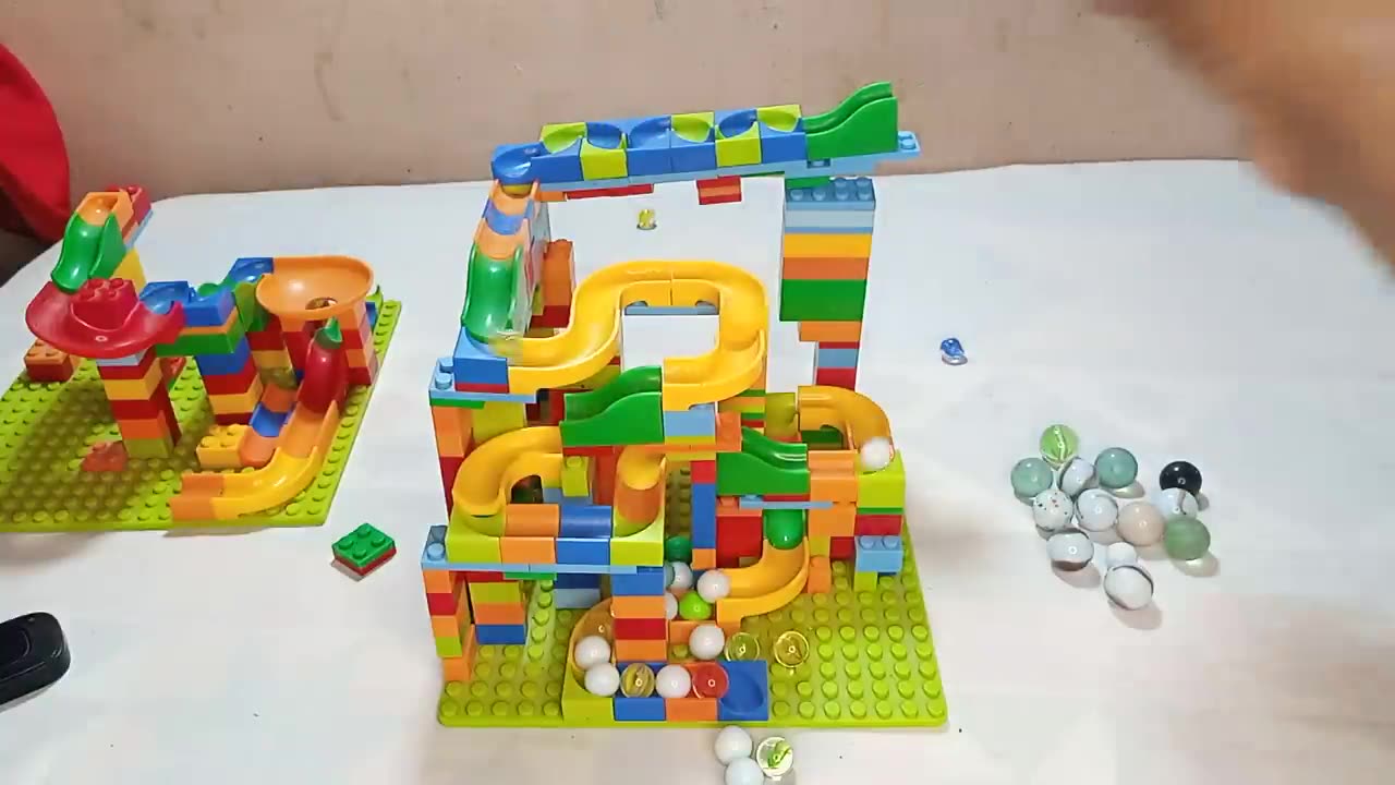 Marble run toy game