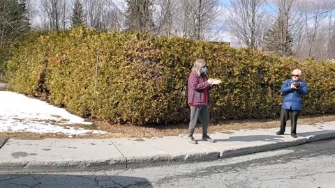 Une haie d'honneur pour le personnel de l'Hôpital de Saint-Georges