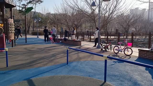 Adults who only look at their smartphones in the playground.