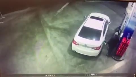 Old men sprays petrol on robbers at gas station