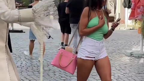 Nice looking 👀 💃 Statue Prank 😂