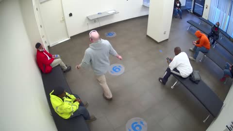 8030FCOB01128BadgingWaitingArea_2021-01-06_09h00min00s733ms.mp4