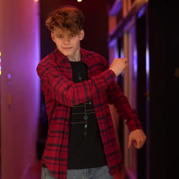 RAVE NO ESCURINHO...Merrick & Help Me Translate 😂