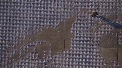 This is incredible! 😮 it's the result of filling tubes with different depths of gravel and