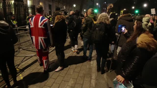 thousands mask protest