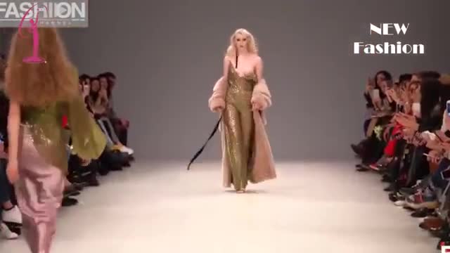 fashion catwalk fails 2021 funny video must watch till in the end new fashio