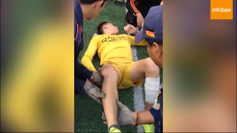 Shocking the moment in which they accommodate the knee of a child who suffered a serious injury