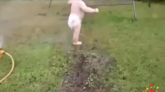 Incredible baby funny bath