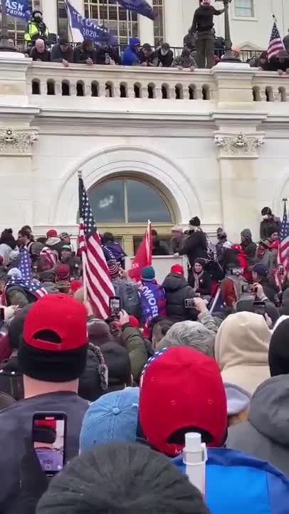 Antifa breaking windows at Capitol 2