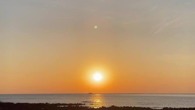 The sunset of the sea west of Jeju Island in winter.