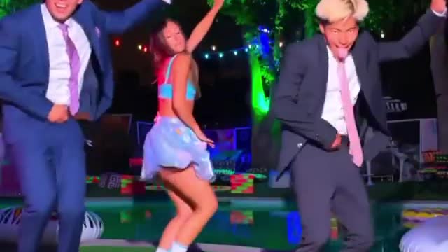 Shuffle dancers