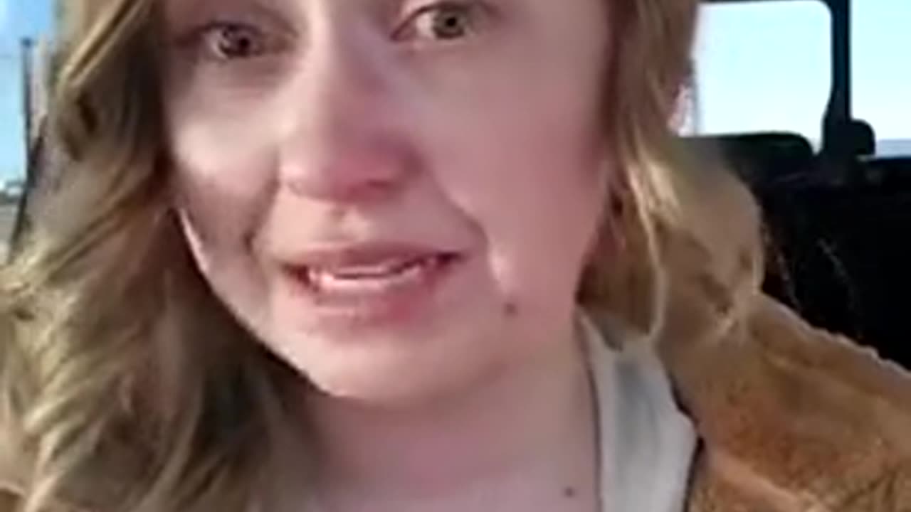 Woman Has COMPLETE MELTDOWN After Nurses Tell Her Masks Are Pointless