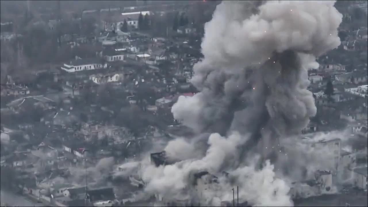 Terrifying scene. Use of the UR-77 demining system to target Ukrainian positions in Rubznoy 
