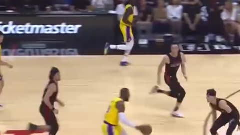 LeBron goes locomotive mode in transition