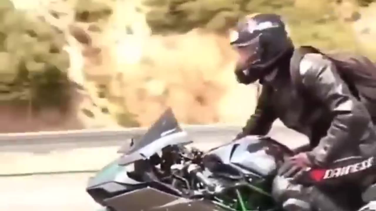 2022 H2r Vs Ferrari 😱🔥 Never underestimate the power of Ninja H2 #shorts #shortvideo