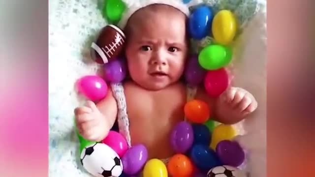 Try not to laugh loud as theae babies do funny things