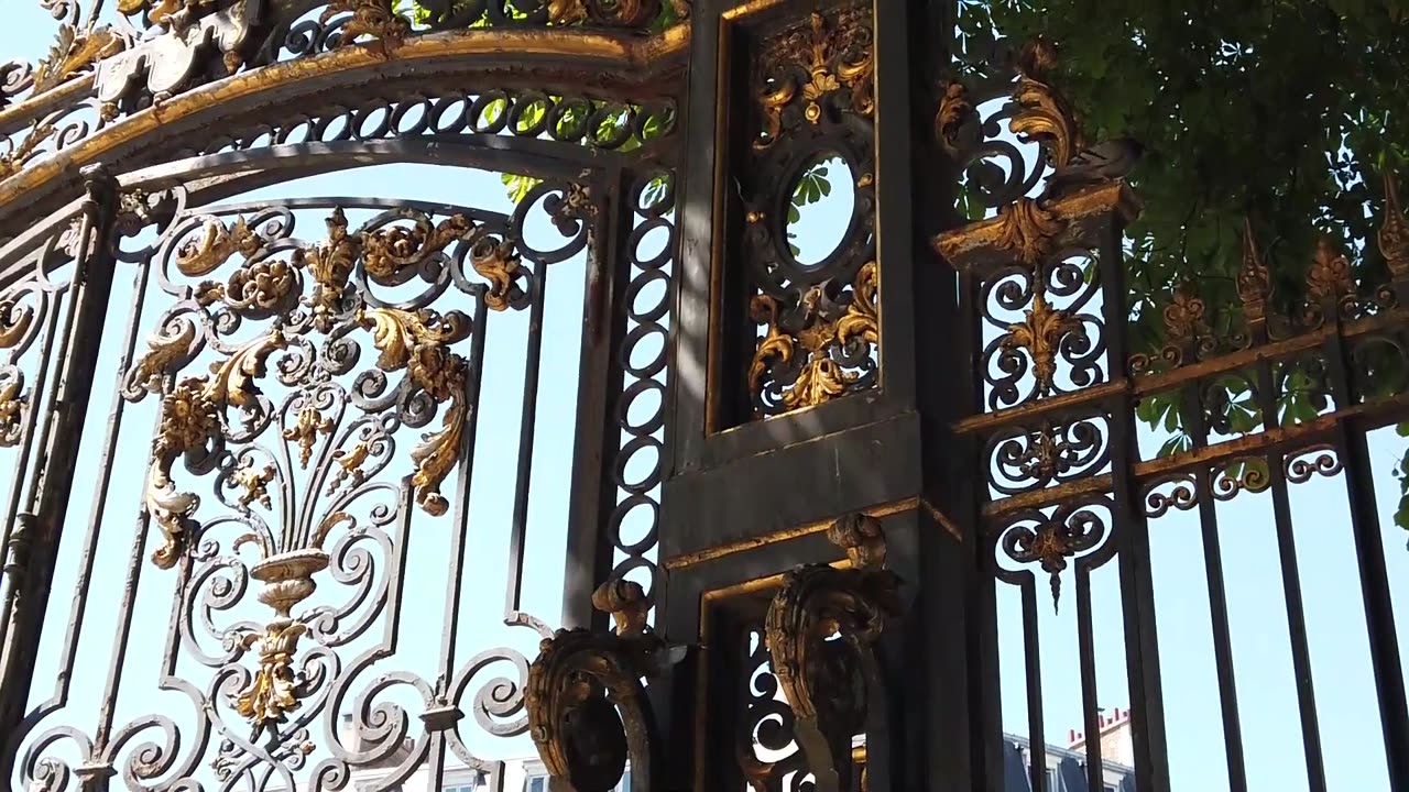 "Exploring the Natural Beauty of Paris: Eiffel Tower and Beyond"