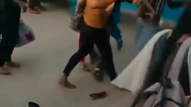 Girl fighting 😆😆
