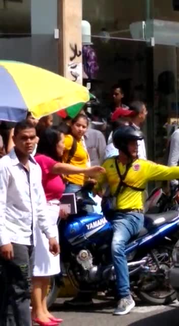 Vehículo incendiado causó congestión en el centro de Bucaramanga