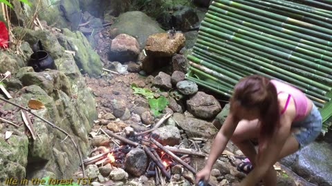 Beautiful girl living in the forest Inventing mud-covered chicken eggs