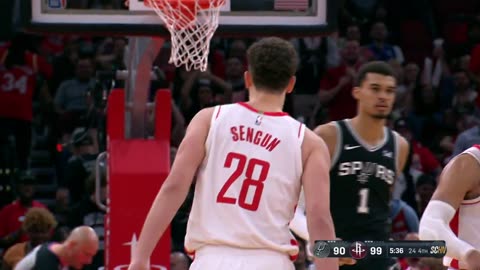 Sengun's No-Look Dime Stuns! Steal Leads to Magic